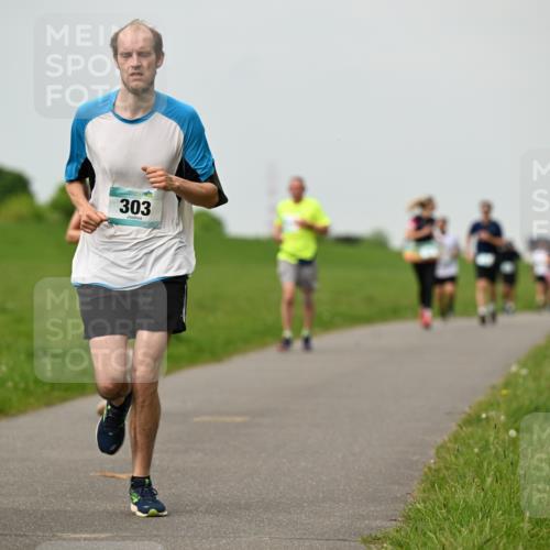 10.05.2026 - 8. Wedeler Halbmarathon Dr. Thomas Lammeyer http://msf.ph/oto/9702073 10.05.2026 11:46:00 Laufen 303 meine-sportfotos.de