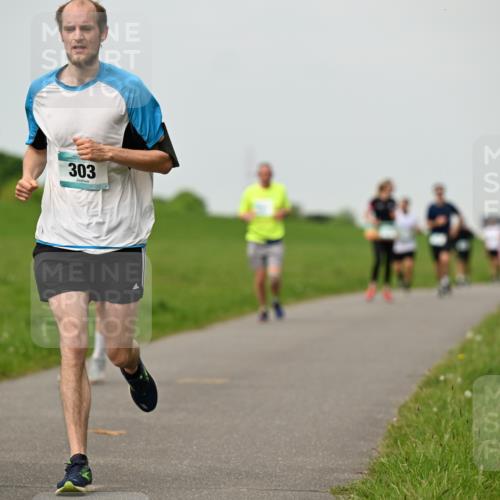10.05.2026 - 8. Wedeler Halbmarathon Dr. Thomas Lammeyer http://msf.ph/oto/9702075 10.05.2026 11:46:00 Laufen 303 meine-sportfotos.de