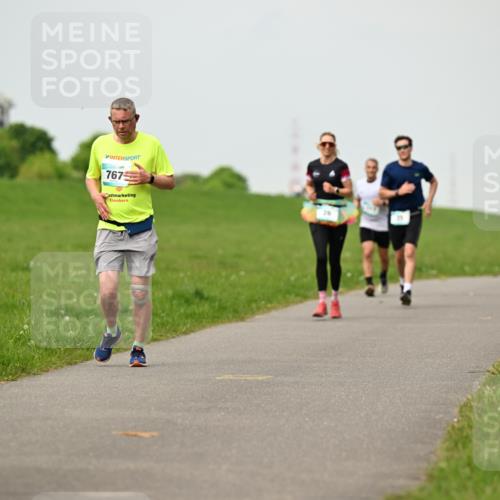10.05.2026 - 8. Wedeler Halbmarathon Dr. Thomas Lammeyer http://msf.ph/oto/9702102 10.05.2026 11:46:05 Laufen 767 meine-sportfotos.de