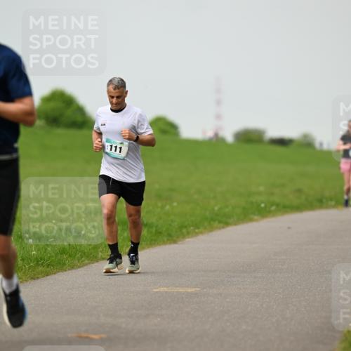 10.05.2026 - 8. Wedeler Halbmarathon Dr. Thomas Lammeyer http://msf.ph/oto/9702144 10.05.2026 11:46:12 Laufen 111 meine-sportfotos.de