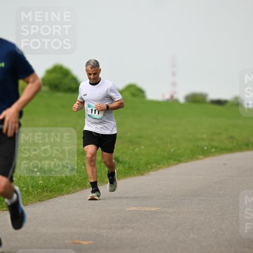 10.05.2026 - 8. Wedeler Halbmarathon Dr. Thomas Lammeyer http://msf.ph/oto/9702145 10.05.2026 11:46:13 Laufen 111 meine-sportfotos.de