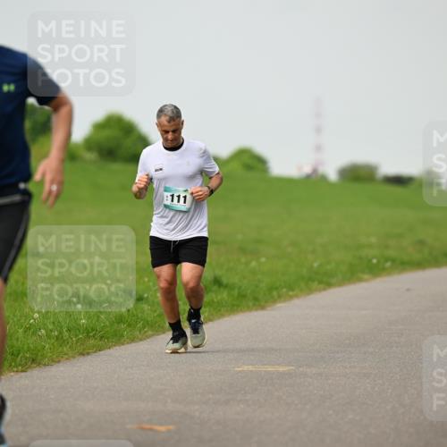 10.05.2026 - 8. Wedeler Halbmarathon Dr. Thomas Lammeyer http://msf.ph/oto/9702146 10.05.2026 11:46:13 Laufen 111 meine-sportfotos.de
