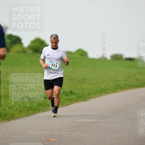 10.05.2026 - 8. Wedeler Halbmarathon Dr. Thomas Lammeyer http://msf.ph/oto/9702148 10.05.2026 11:46:13 Laufen 111 meine-sportfotos.de