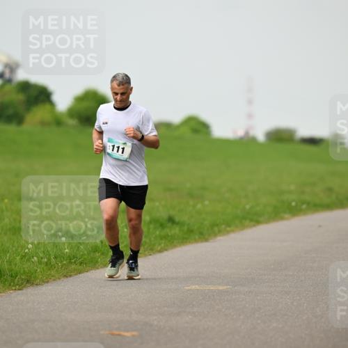 10.05.2026 - 8. Wedeler Halbmarathon Dr. Thomas Lammeyer http://msf.ph/oto/9702149 10.05.2026 11:46:13 Laufen 111 meine-sportfotos.de