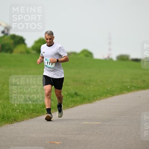 10.05.2026 - 8. Wedeler Halbmarathon Dr. Thomas Lammeyer http://msf.ph/oto/9702150 10.05.2026 11:46:13 Laufen 111 meine-sportfotos.de
