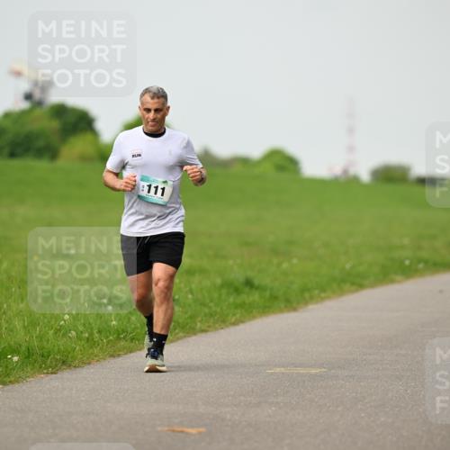 10.05.2026 - 8. Wedeler Halbmarathon Dr. Thomas Lammeyer http://msf.ph/oto/9702153 10.05.2026 11:46:14 Laufen 111 meine-sportfotos.de
