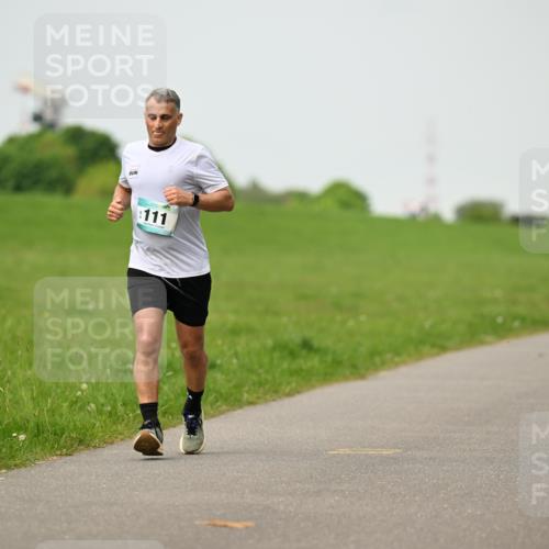 10.05.2026 - 8. Wedeler Halbmarathon Dr. Thomas Lammeyer http://msf.ph/oto/9702154 10.05.2026 11:46:14 Laufen 111 meine-sportfotos.de