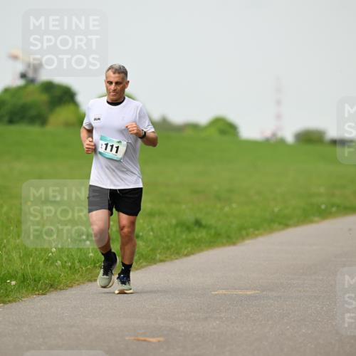 10.05.2026 - 8. Wedeler Halbmarathon Dr. Thomas Lammeyer http://msf.ph/oto/9702155 10.05.2026 11:46:14 Laufen 111 meine-sportfotos.de