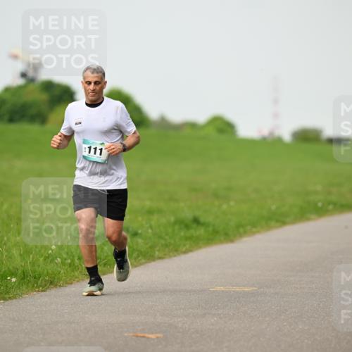 10.05.2026 - 8. Wedeler Halbmarathon Dr. Thomas Lammeyer http://msf.ph/oto/9702156 10.05.2026 11:46:14 Laufen 111 meine-sportfotos.de
