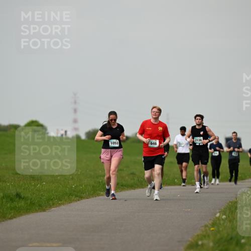 10.05.2026 - 8. Wedeler Halbmarathon Dr. Thomas Lammeyer http://msf.ph/oto/9702169 10.05.2026 11:46:20 Laufen 1053, 2136, 946, 1247 meine-sportfotos.de
