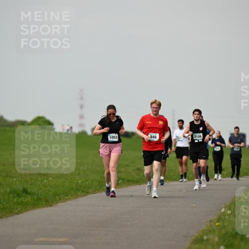 10.05.2026 - 8. Wedeler Halbmarathon Dr. Thomas Lammeyer http://msf.ph/oto/9702175 10.05.2026 11:46:20 Laufen 1053, 946, 247, 2136 meine-sportfotos.de
