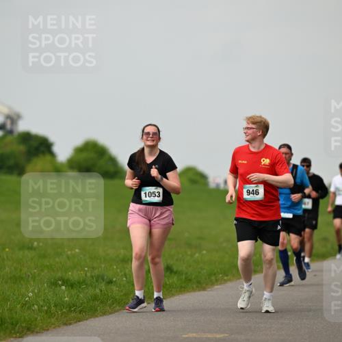 10.05.2026 - 8. Wedeler Halbmarathon Dr. Thomas Lammeyer http://msf.ph/oto/9702202 10.05.2026 11:46:26 Laufen 1053, 946, 2136 meine-sportfotos.de