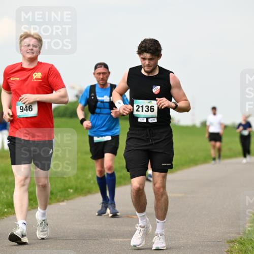 10.05.2026 - 8. Wedeler Halbmarathon Dr. Thomas Lammeyer http://msf.ph/oto/9702237 10.05.2026 11:46:33 Laufen 946, 2136 meine-sportfotos.de