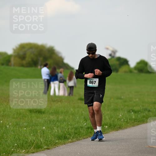 10.05.2026 - 8. Wedeler Halbmarathon Dr. Thomas Lammeyer http://msf.ph/oto/9702239 10.05.2026 11:46:38 Laufen 867 meine-sportfotos.de