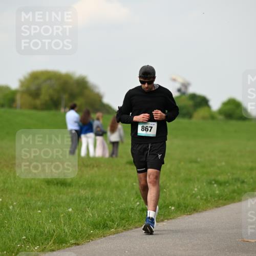 10.05.2026 - 8. Wedeler Halbmarathon Dr. Thomas Lammeyer http://msf.ph/oto/9702240 10.05.2026 11:46:38 Laufen 867 meine-sportfotos.de