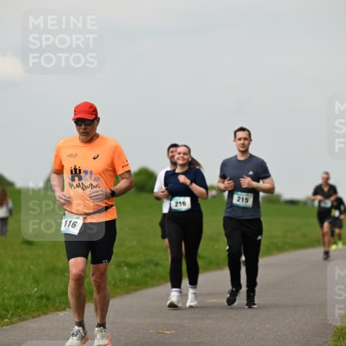 10.05.2026 - 8. Wedeler Halbmarathon Dr. Thomas Lammeyer http://msf.ph/oto/9702260 10.05.2026 11:46:44 Laufen 216, 111, 116, 215 meine-sportfotos.de