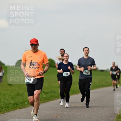 10.05.2026 - 8. Wedeler Halbmarathon Dr. Thomas Lammeyer http://msf.ph/oto/9702261 10.05.2026 11:46:44 Laufen 111, 116, 216, 215 meine-sportfotos.de