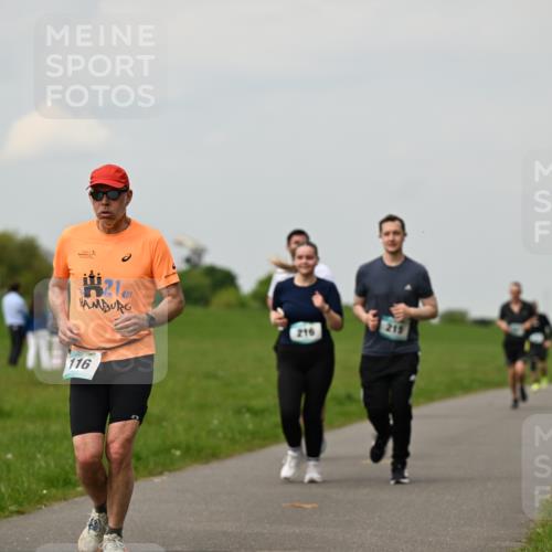 10.05.2026 - 8. Wedeler Halbmarathon Dr. Thomas Lammeyer http://msf.ph/oto/9702263 10.05.2026 11:46:45 Laufen 116, 216, 215 meine-sportfotos.de