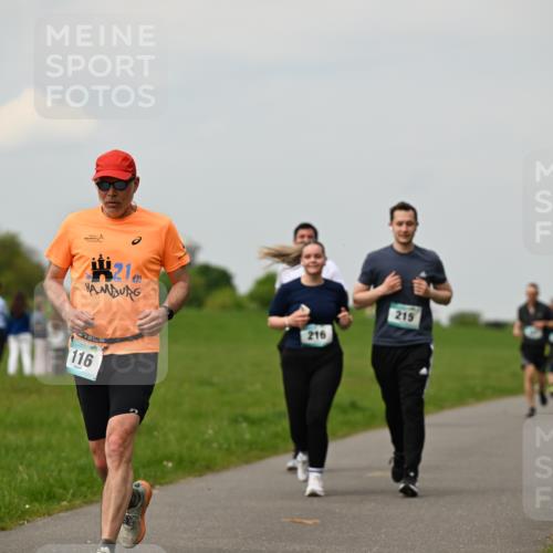 10.05.2026 - 8. Wedeler Halbmarathon Dr. Thomas Lammeyer http://msf.ph/oto/9702264 10.05.2026 11:46:45 Laufen 216, 116, 215 meine-sportfotos.de