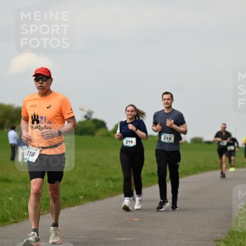10.05.2026 - 8. Wedeler Halbmarathon Dr. Thomas Lammeyer http://msf.ph/oto/9702265 10.05.2026 11:46:45 Laufen 116, 216, 215 meine-sportfotos.de