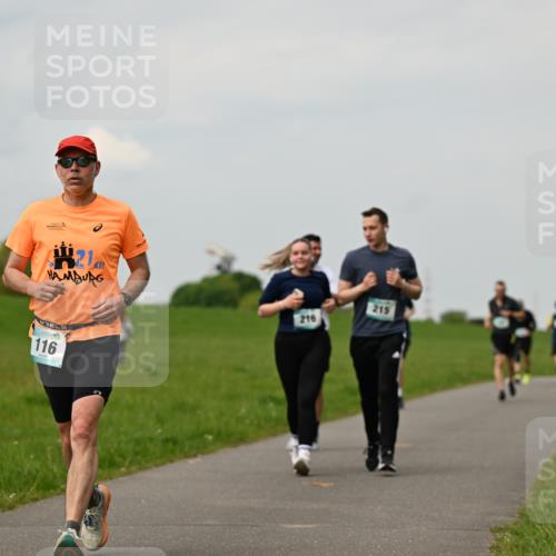 10.05.2026 - 8. Wedeler Halbmarathon Dr. Thomas Lammeyer http://msf.ph/oto/9702266 10.05.2026 11:46:46 Laufen 216, 116, 215 meine-sportfotos.de
