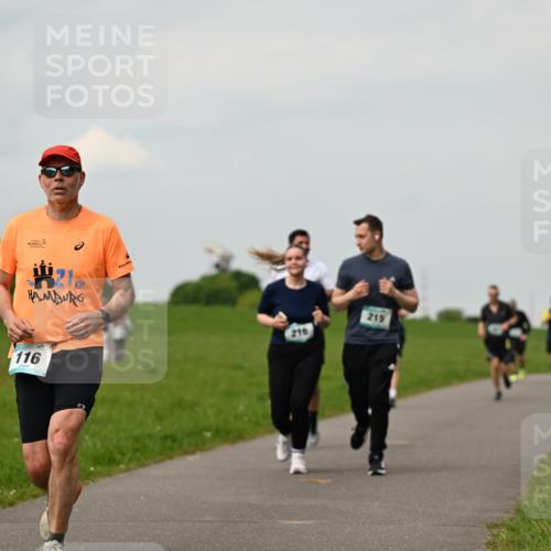 10.05.2026 - 8. Wedeler Halbmarathon Dr. Thomas Lammeyer http://msf.ph/oto/9702267 10.05.2026 11:46:46 Laufen 216, 215, 116 meine-sportfotos.de