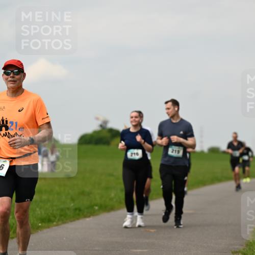 10.05.2026 - 8. Wedeler Halbmarathon Dr. Thomas Lammeyer http://msf.ph/oto/9702268 10.05.2026 11:46:46 Laufen 121, 216, 215, 116 meine-sportfotos.de