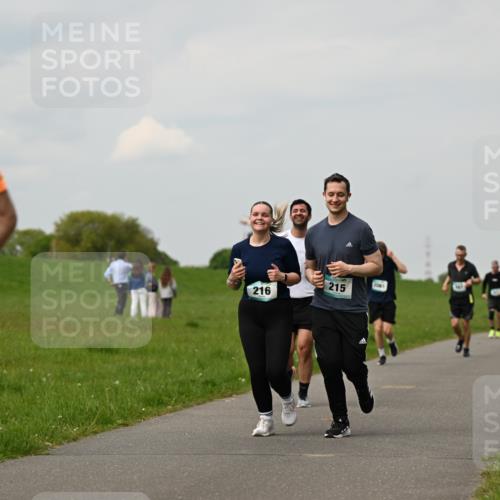 10.05.2026 - 8. Wedeler Halbmarathon Dr. Thomas Lammeyer http://msf.ph/oto/9702270 10.05.2026 11:46:47 Laufen 216, 215, 2061 meine-sportfotos.de