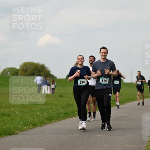 10.05.2026 - 8. Wedeler Halbmarathon Dr. Thomas Lammeyer http://msf.ph/oto/9702272 10.05.2026 11:46:47 Laufen 216, 215, 2061 meine-sportfotos.de