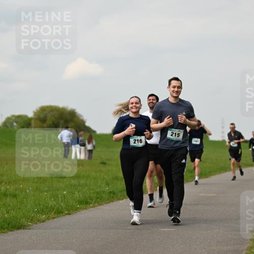 10.05.2026 - 8. Wedeler Halbmarathon Dr. Thomas Lammeyer http://msf.ph/oto/9702273 10.05.2026 11:46:47 Laufen 216, 215, 1902 meine-sportfotos.de