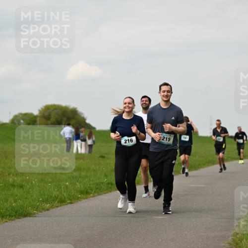 10.05.2026 - 8. Wedeler Halbmarathon Dr. Thomas Lammeyer http://msf.ph/oto/9702274 10.05.2026 11:46:47 Laufen 216, 215, 2061 meine-sportfotos.de
