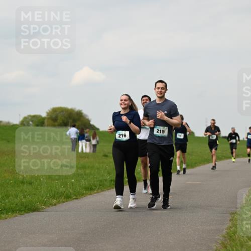 10.05.2026 - 8. Wedeler Halbmarathon Dr. Thomas Lammeyer http://msf.ph/oto/9702275 10.05.2026 11:46:47 Laufen 216, 215, 2061 meine-sportfotos.de