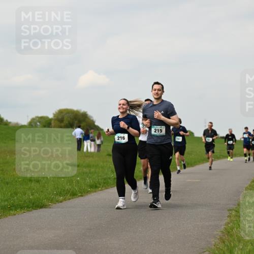 10.05.2026 - 8. Wedeler Halbmarathon Dr. Thomas Lammeyer http://msf.ph/oto/9702276 10.05.2026 11:46:48 Laufen 216, 215 meine-sportfotos.de