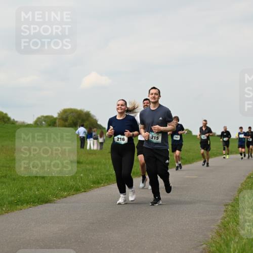 10.05.2026 - 8. Wedeler Halbmarathon Dr. Thomas Lammeyer http://msf.ph/oto/9702277 10.05.2026 11:46:48 Laufen 216, 215, 2061 meine-sportfotos.de