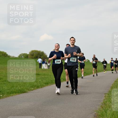 10.05.2026 - 8. Wedeler Halbmarathon Dr. Thomas Lammeyer http://msf.ph/oto/9702278 10.05.2026 11:46:48 Laufen 216, 215 meine-sportfotos.de