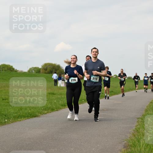 10.05.2026 - 8. Wedeler Halbmarathon Dr. Thomas Lammeyer http://msf.ph/oto/9702280 10.05.2026 11:46:48 Laufen 216, 215, 2061 meine-sportfotos.de