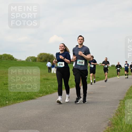10.05.2026 - 8. Wedeler Halbmarathon Dr. Thomas Lammeyer http://msf.ph/oto/9702281 10.05.2026 11:46:48 Laufen 216, 215 meine-sportfotos.de