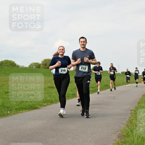 10.05.2026 - 8. Wedeler Halbmarathon Dr. Thomas Lammeyer http://msf.ph/oto/9702283 10.05.2026 11:46:49 Laufen 216, 215 meine-sportfotos.de