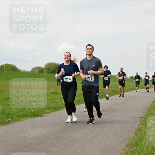 10.05.2026 - 8. Wedeler Halbmarathon Dr. Thomas Lammeyer http://msf.ph/oto/9702284 10.05.2026 11:46:48 Laufen 216, 215 meine-sportfotos.de