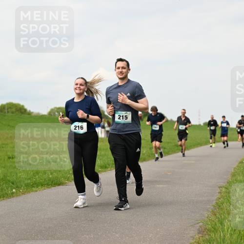 10.05.2026 - 8. Wedeler Halbmarathon Dr. Thomas Lammeyer http://msf.ph/oto/9702288 10.05.2026 11:46:49 Laufen 216, 215 meine-sportfotos.de
