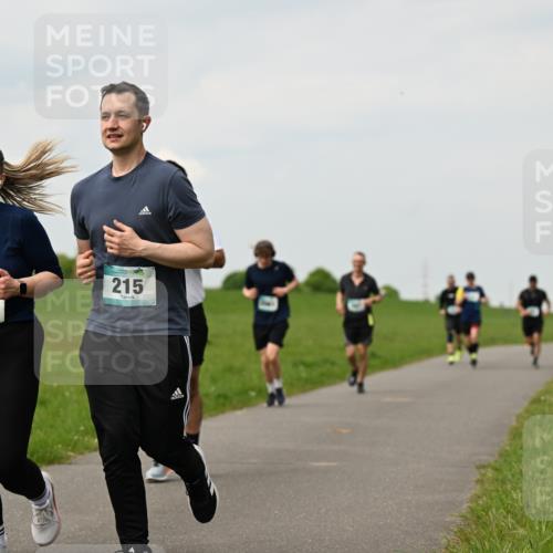 10.05.2026 - 8. Wedeler Halbmarathon Dr. Thomas Lammeyer http://msf.ph/oto/9702291 10.05.2026 11:46:50 Laufen 216, 215 meine-sportfotos.de