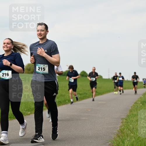 10.05.2026 - 8. Wedeler Halbmarathon Dr. Thomas Lammeyer http://msf.ph/oto/9702292 10.05.2026 11:46:50 Laufen 216, 215 meine-sportfotos.de
