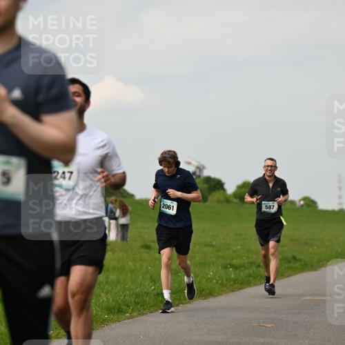 10.05.2026 - 8. Wedeler Halbmarathon Dr. Thomas Lammeyer http://msf.ph/oto/9702294 10.05.2026 11:46:51 Laufen 215, 247, 2061, 587 meine-sportfotos.de