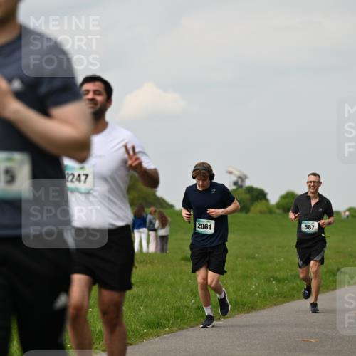 10.05.2026 - 8. Wedeler Halbmarathon Dr. Thomas Lammeyer http://msf.ph/oto/9702295 10.05.2026 11:46:51 Laufen 215, 2247, 250, 587, 2061 meine-sportfotos.de