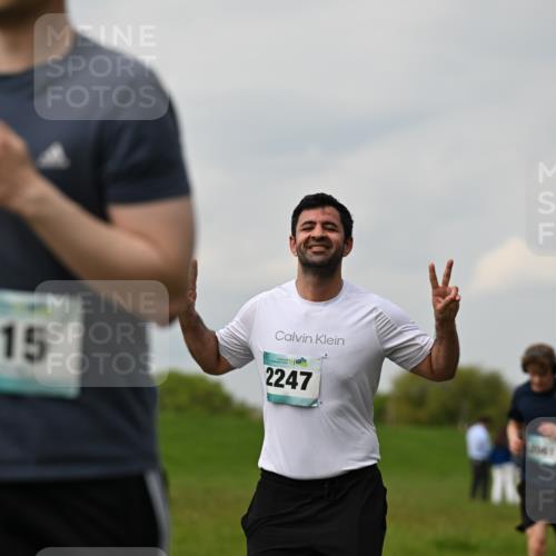 10.05.2026 - 8. Wedeler Halbmarathon Dr. Thomas Lammeyer http://msf.ph/oto/9702296 10.05.2026 11:46:51 Laufen 215, 2247 meine-sportfotos.de