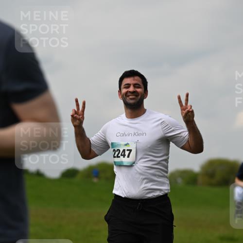 10.05.2026 - 8. Wedeler Halbmarathon Dr. Thomas Lammeyer http://msf.ph/oto/9702298 10.05.2026 11:46:52 Laufen 2247 meine-sportfotos.de
