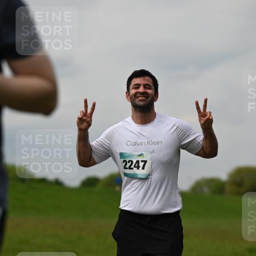 10.05.2026 - 8. Wedeler Halbmarathon Dr. Thomas Lammeyer http://msf.ph/oto/9702299 10.05.2026 11:46:52 Laufen 2247 meine-sportfotos.de