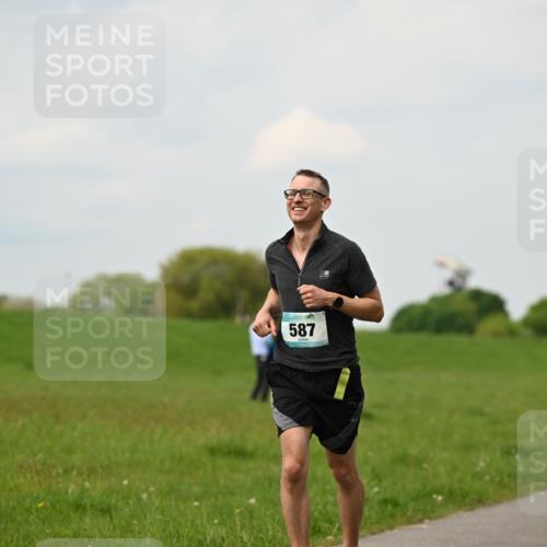 10.05.2026 - 8. Wedeler Halbmarathon Dr. Thomas Lammeyer http://msf.ph/oto/9702302 10.05.2026 11:46:54 Laufen 061, 587, 250 meine-sportfotos.de
