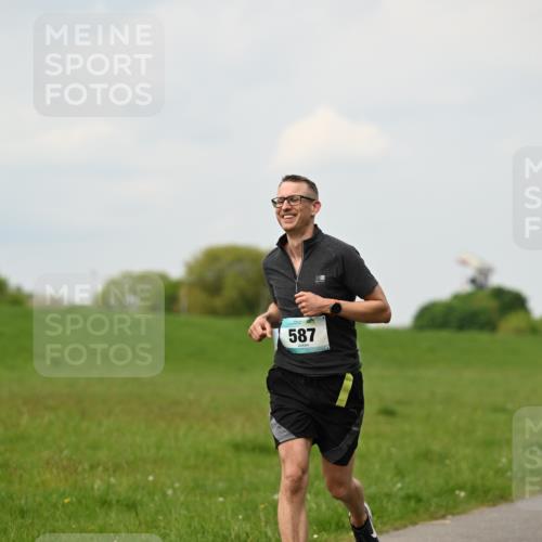 10.05.2026 - 8. Wedeler Halbmarathon Dr. Thomas Lammeyer http://msf.ph/oto/9702304 10.05.2026 11:46:54 Laufen 587 meine-sportfotos.de