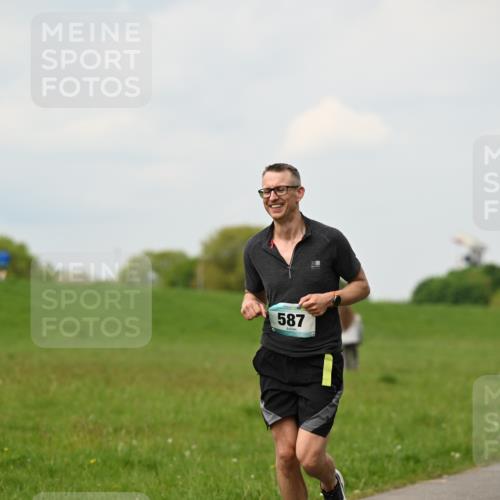 10.05.2026 - 8. Wedeler Halbmarathon Dr. Thomas Lammeyer http://msf.ph/oto/9702306 10.05.2026 11:46:54 Laufen 587 meine-sportfotos.de